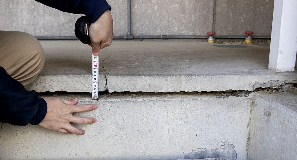 地盤沈下した土間