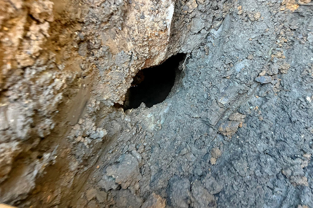 二階建て住宅の不同沈下修正基礎下の空洞（埼玉県北葛飾郡）