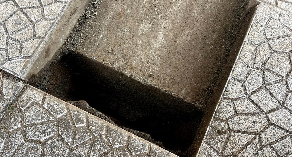 二階建て住宅の不同沈下基礎下の空洞（埼玉県北葛飾郡）