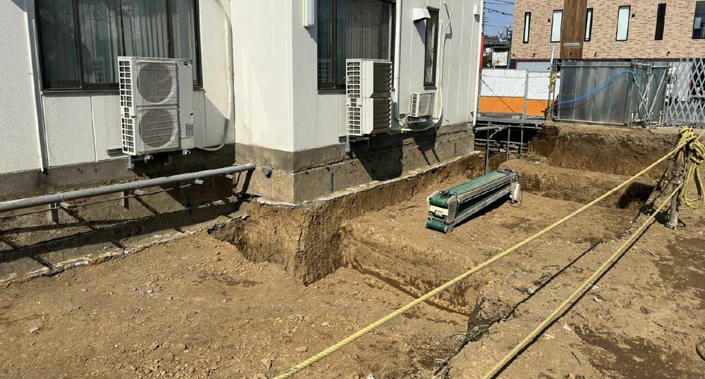 曳家工事に伴って基礎まで掘削