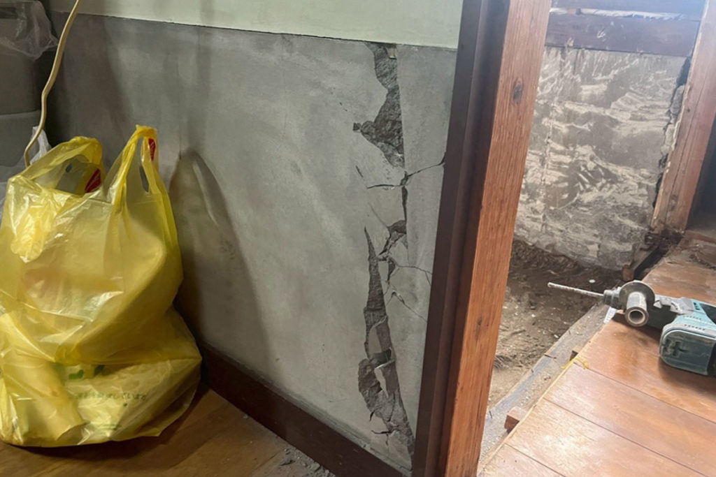 沈下修正の土台上げ工法の前工事