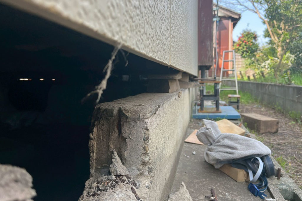 土台上げ工法によるジャッキアップ