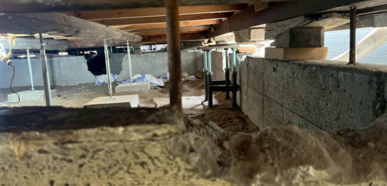 土台上げ工法によるジャッキアップ