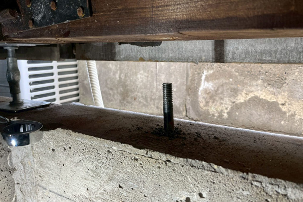 土台上げ工法によるジャッキアップ