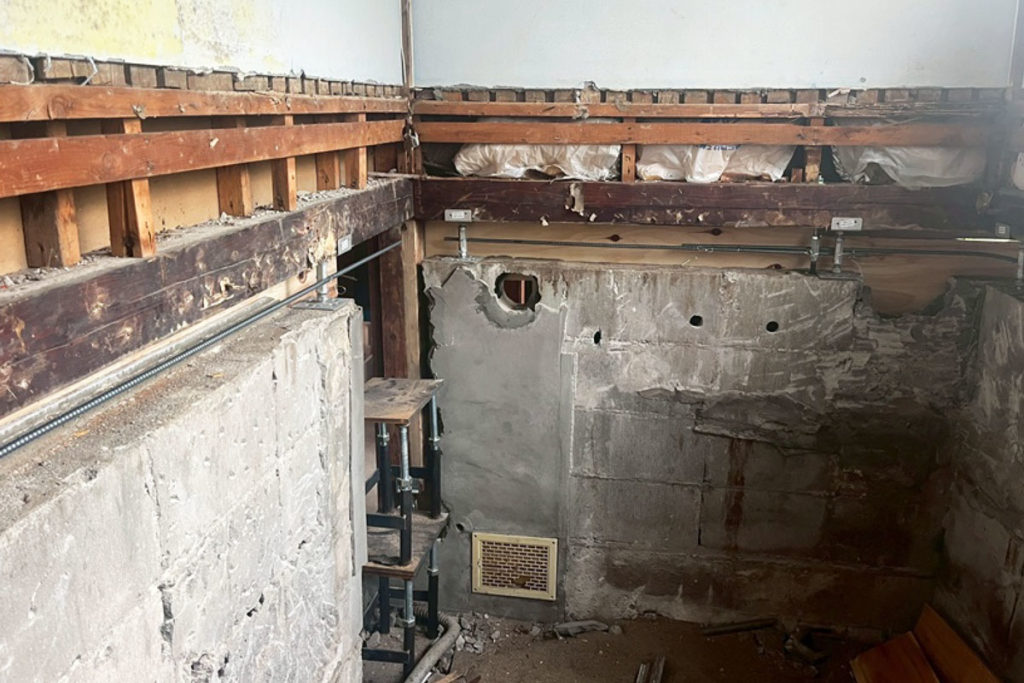 土台上げ工法によるジャッキアップ