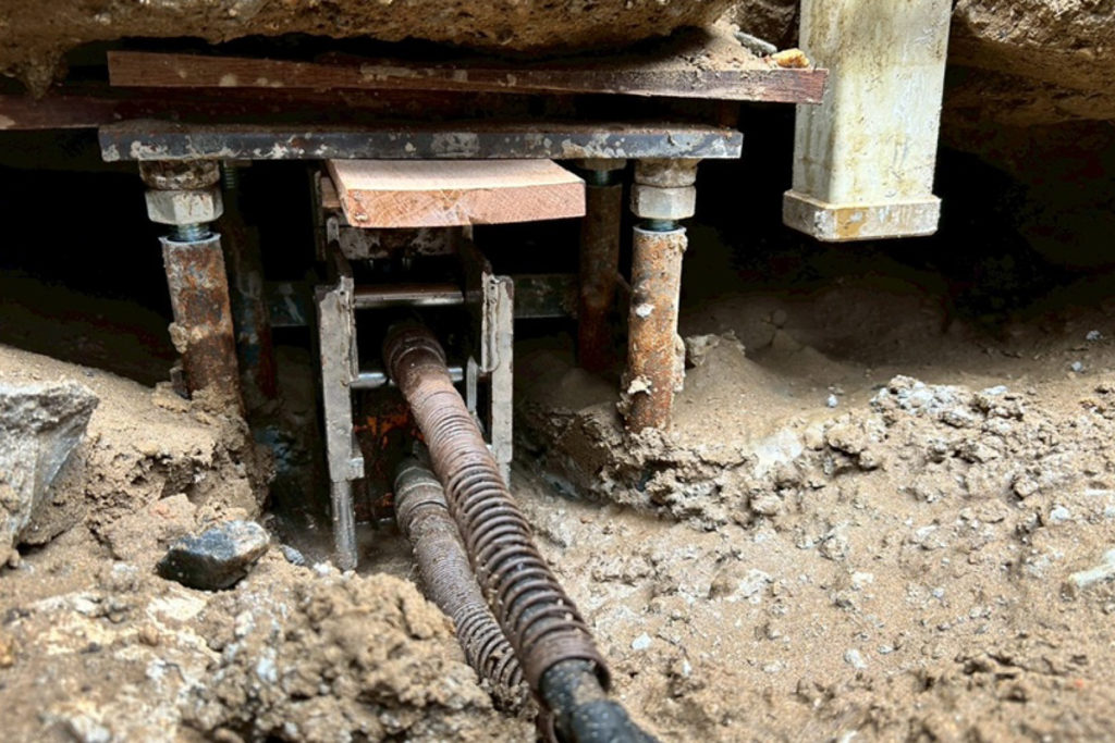 沈下修正工事ジャッキアップ（石川県羽咋市）