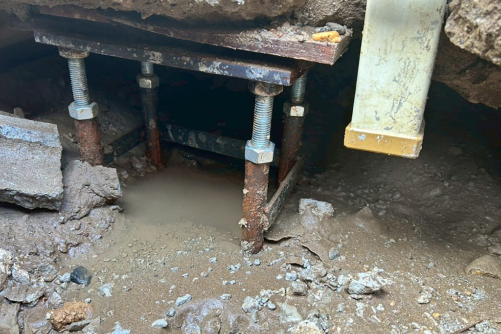 沈下修正工事ジャッキアップ（石川県羽咋市）