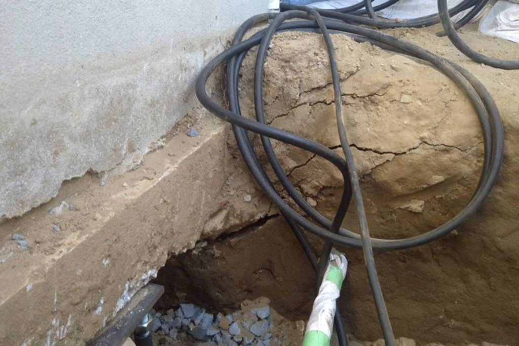 沈下修正工事（千葉県市川市）