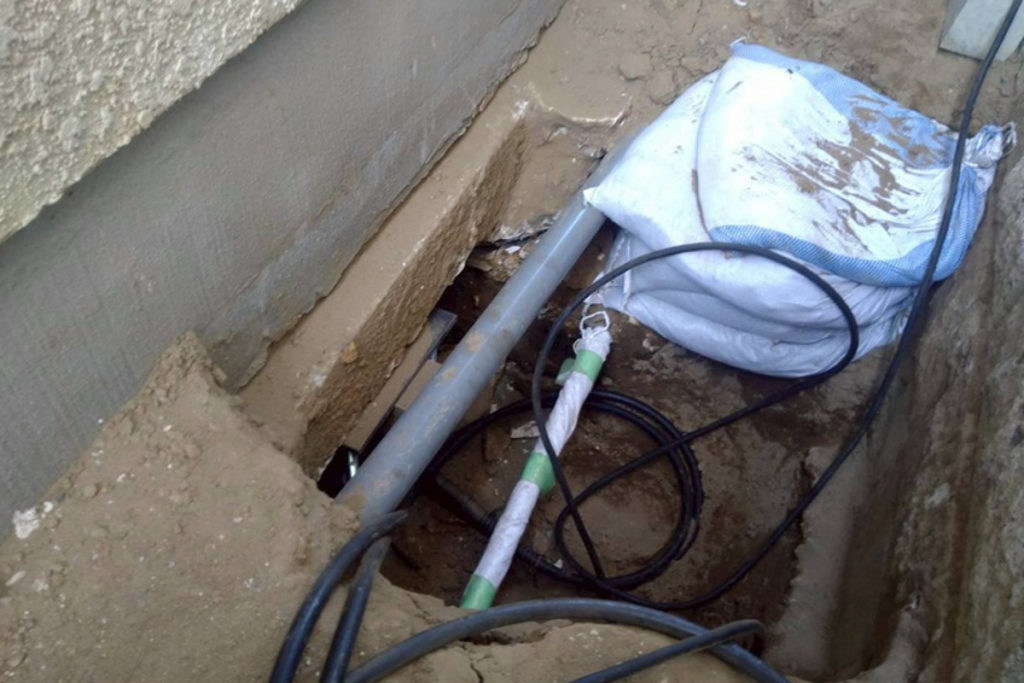 沈下修正工事（千葉県市川市）